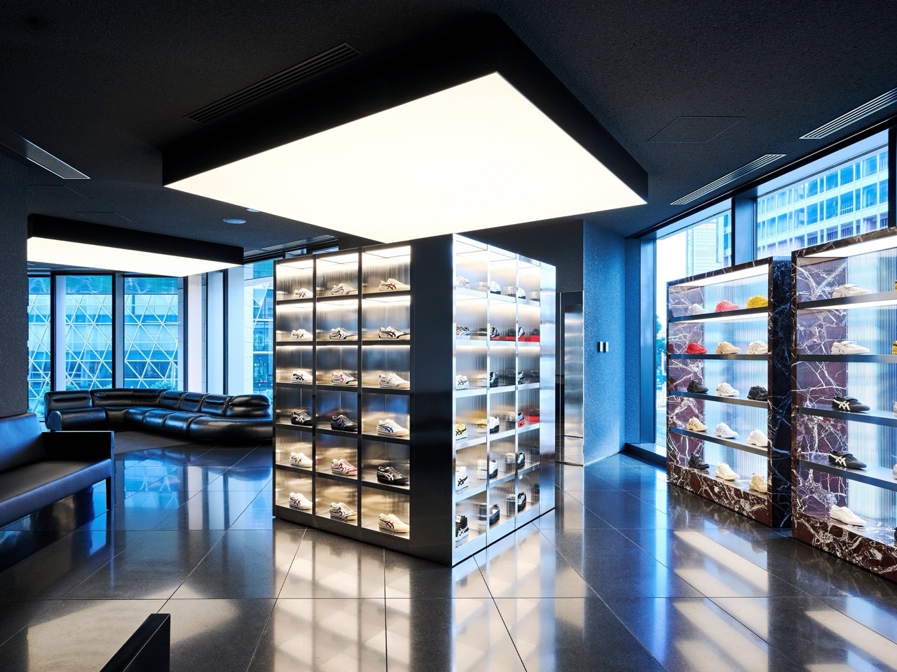 Onitsuka Tiger opens its largest store before the split
