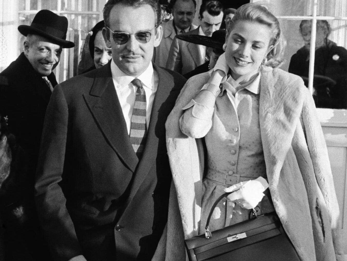 Grace Kelly using her Sac à Dépêches.