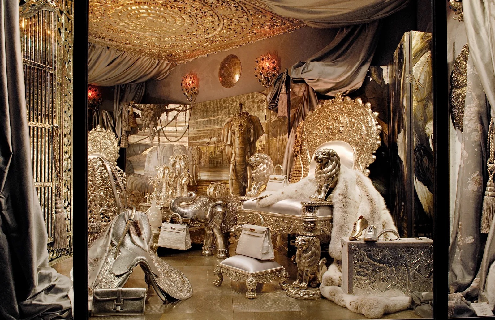 Leïla Menchari and the Hermès window as theatre