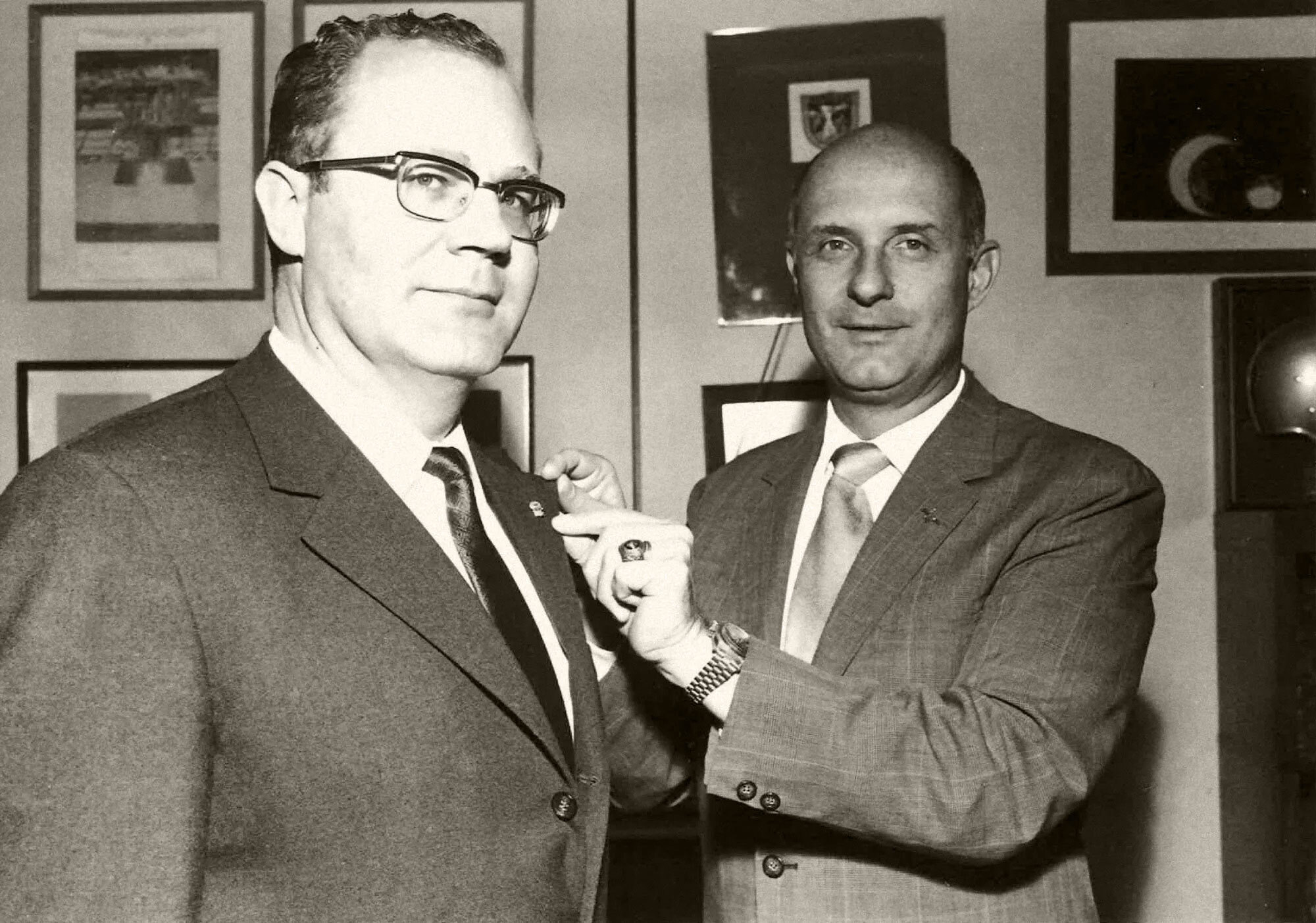 Stafford awards OMEGA the Silver Snoopy pin. Source: OMEGA