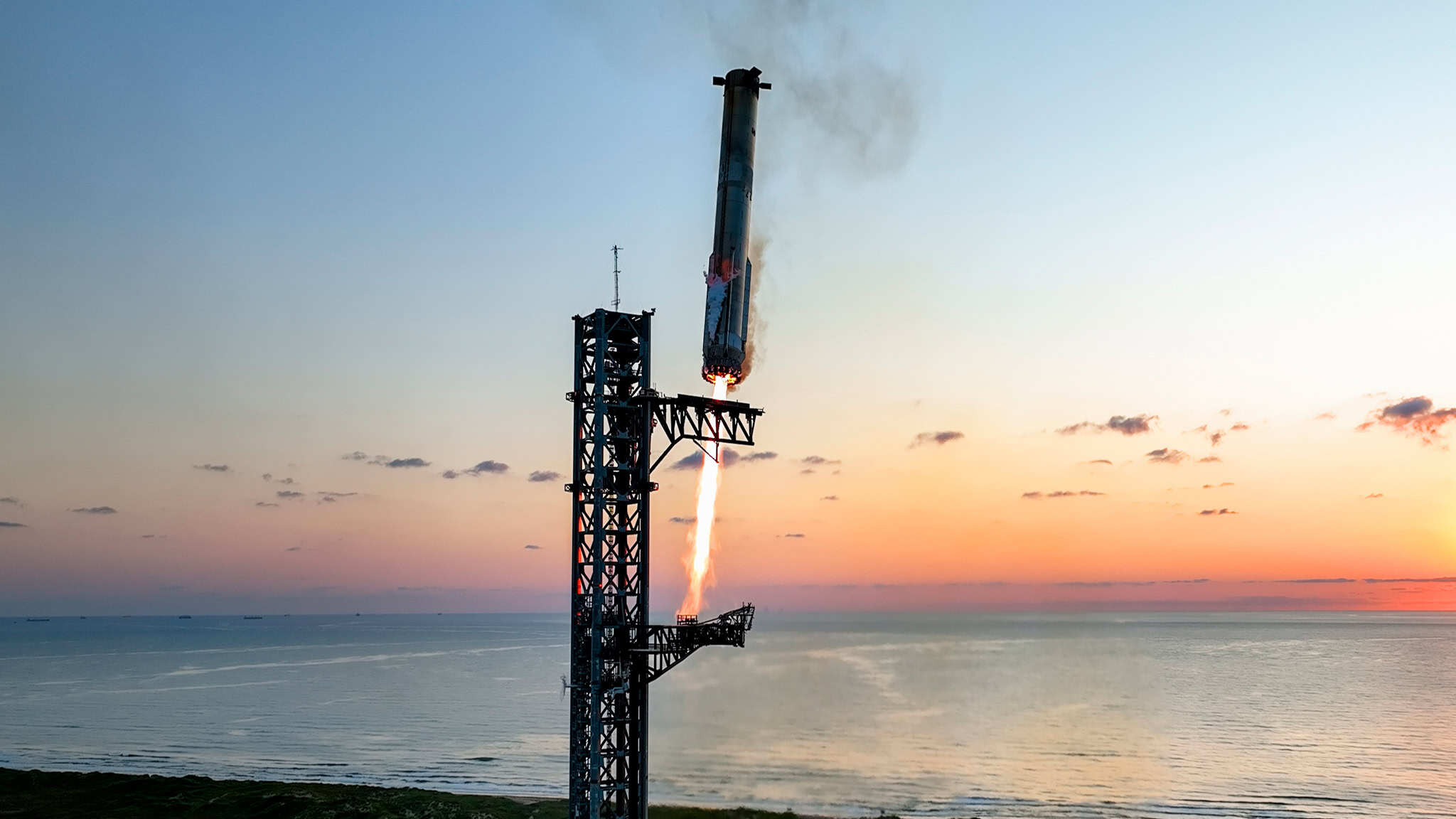 SpaceX catches its Super Heavy booster mid-air