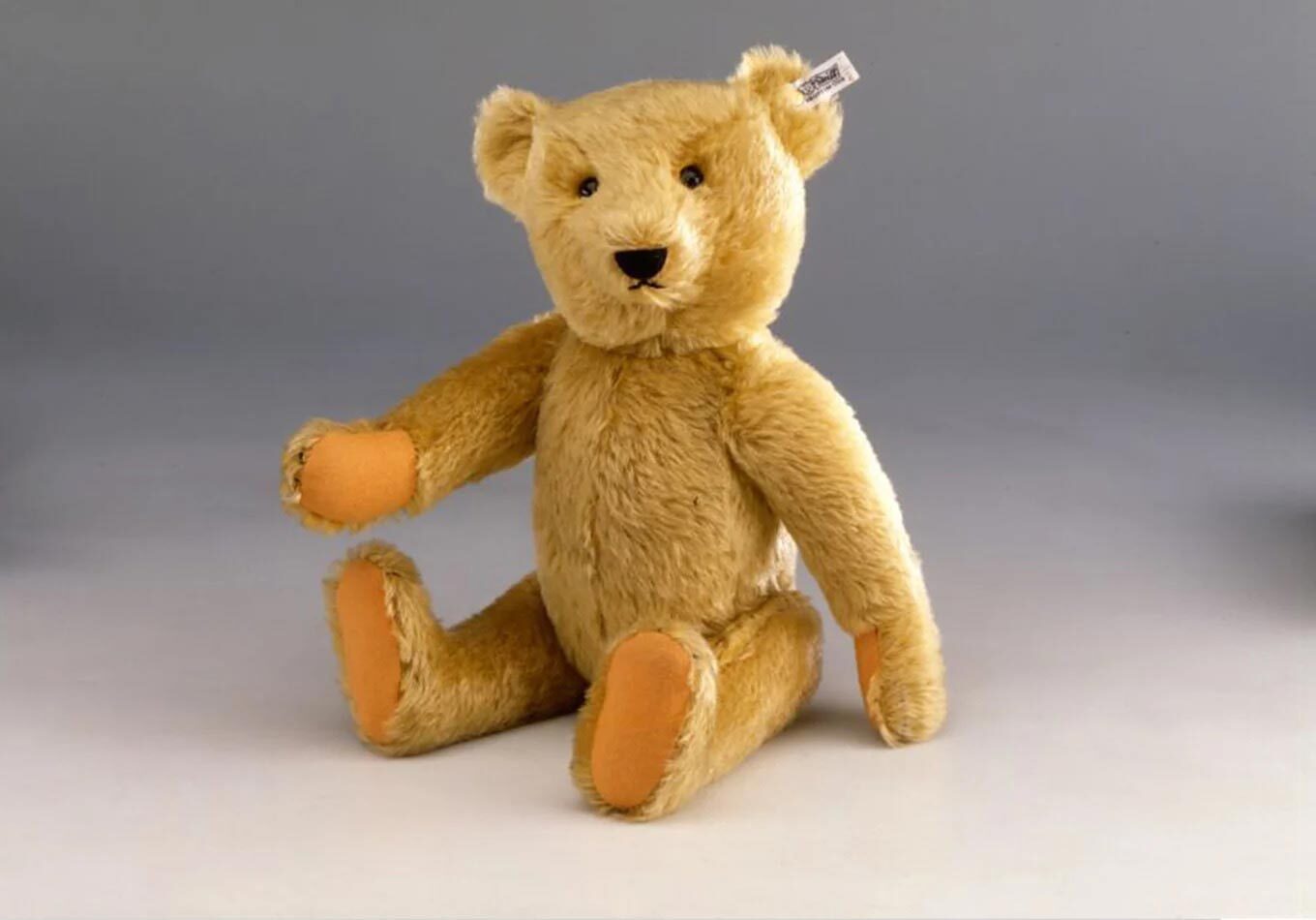 Steiff launches the Replica programme with the Papa Bear